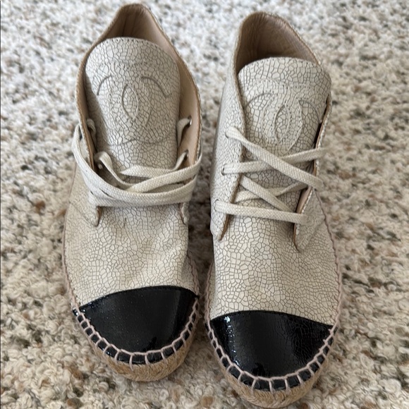 CHANEL Textured Cream and Black Espadrille Sneakers - Picture 1 of 2